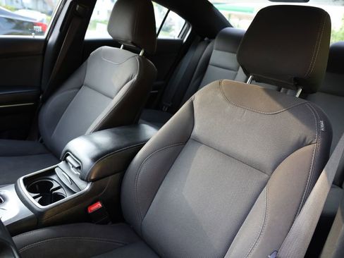 Used 2017 Dodge Charger SE w/ Popular Equipment Group image 13