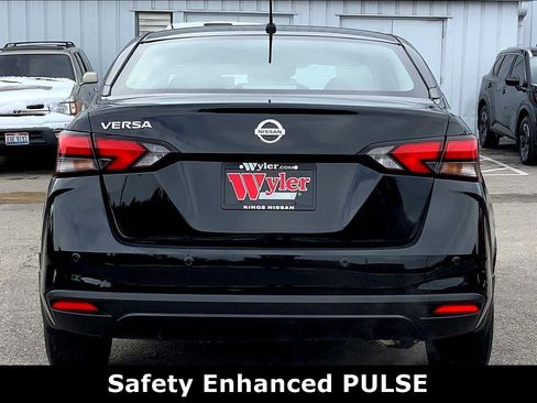 Used 2022 Nissan Versa S image 3