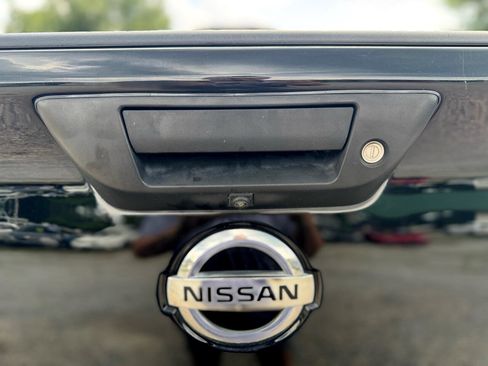 Used 2018 Nissan Titan SV w/ SV Convenience Package image 20