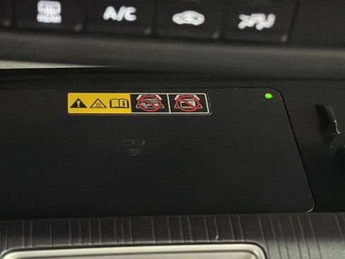 Used 2025 Toyota Sienna XLE FWD image 33