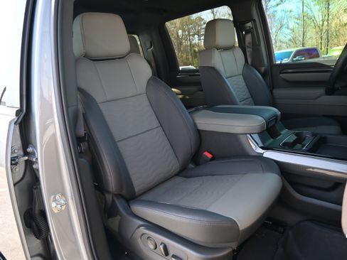 Used 2026 Chevrolet Silverado 2500 ZR2 w/ LPO, Dark Essentials Package image 19