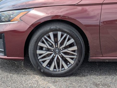 Used 2024 Nissan Altima 2.5 SV FWD image 11