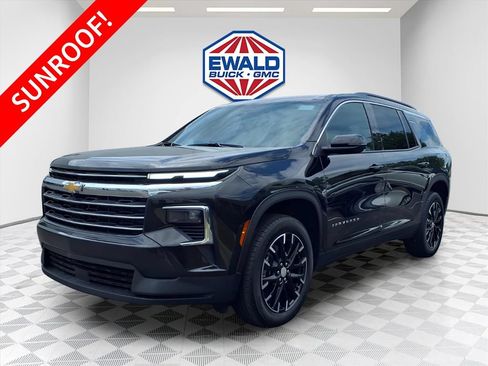Used 2025 Chevrolet Traverse LT w/ Sun and Wheel Package AWD/4WD image 1