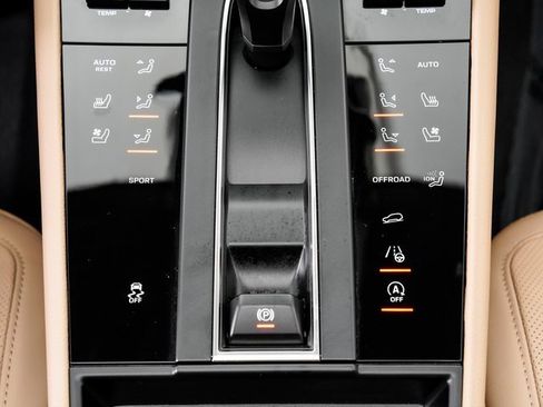 Used 2025 Porsche Macan image 21