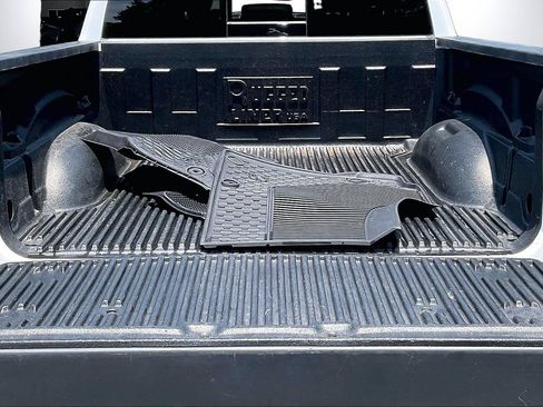 Used 2025 RAM 1500 Laramie w/ Sport Appearance Package AWD/4WD image 27