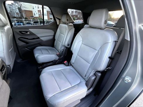 Used 2018 Chevrolet Traverse LT image 25