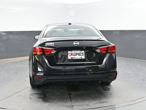 Used 2025 Nissan Altima 2.5 SV FWD image 8