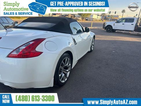 Used 2014 Nissan 370Z Roadster image 11