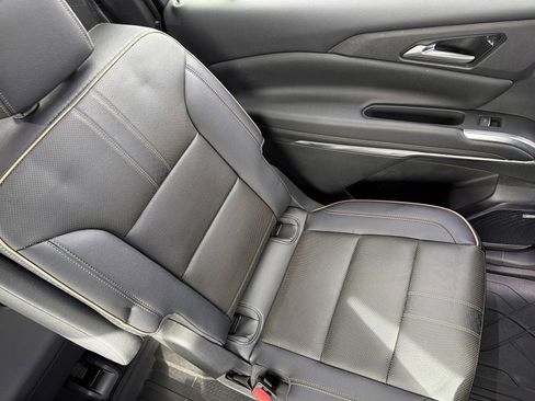 Used 2025 Chevrolet Traverse High Country image 21