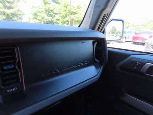 Used 2023 Ford Bronco Black Diamond image 25
