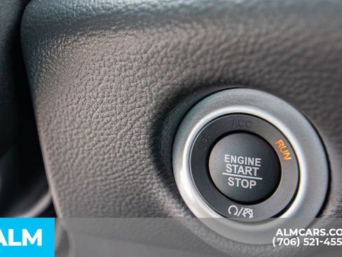 Used 2024 Chrysler Pacifica Limited w/ S Appearance Package image 28