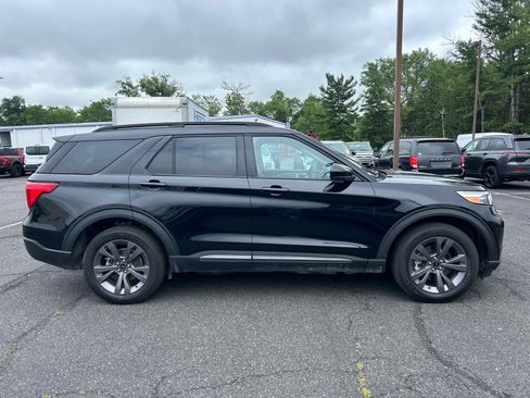 Used 2024 Ford Explorer XLT w/ Equipment Group 202A AWD/4WD image 4