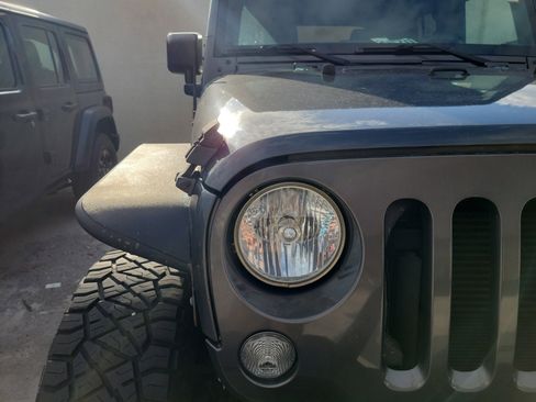Used 2018 Jeep Wrangler Unlimited Sport S AWD/4WD image 6