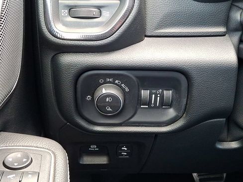 Used 2022 RAM 1500 Laramie AWD/4WD image 28