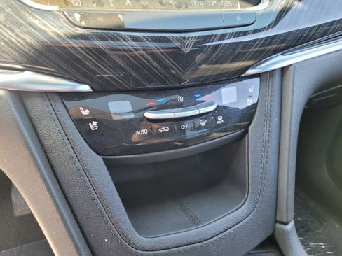 Certified 2025 Cadillac XT6 Premium Luxury AWD/4WD image 19