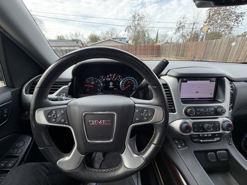 Used 2017 GMC Yukon SLT w/ Premium Edition image 10