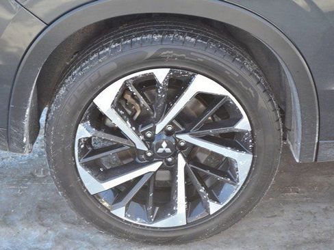 Used 2024 Mitsubishi Outlander SE image 11