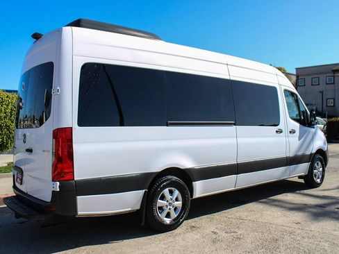 Used 2019 Mercedes-Benz Sprinter 2500 image 6