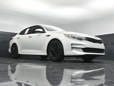 Used 2018 Kia Optima LX FWD image 29