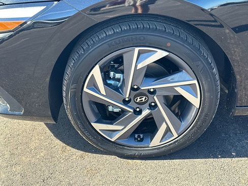 New 2025 Hyundai Elantra Sport image 11