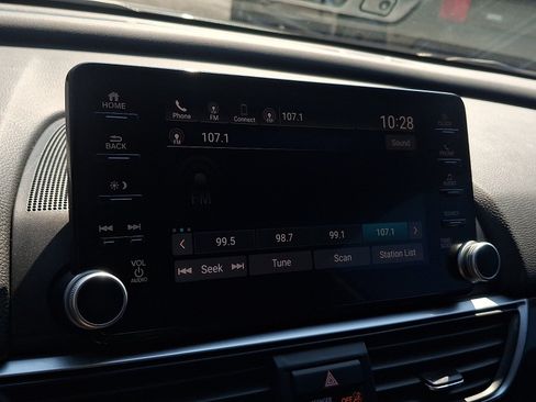 Used 2018 Honda Accord Sport image 16