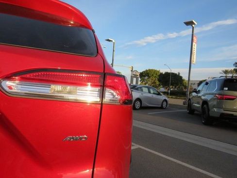 Used 2022 Toyota Corolla Cross LE w/ Moonroof Package image 11