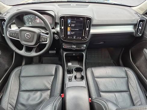 Used 2022 Volvo XC40 T5 Momentum AWD/4WD image 17