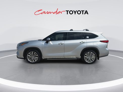 Used 2022 Toyota Highlander Platinum AWD/4WD image 5