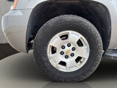 Used 2009 Chevrolet Tahoe LT w/ Convenience Package AWD/4WD image 9