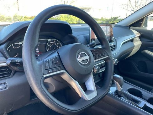 Used 2025 Nissan Altima 2.5 SV image 16