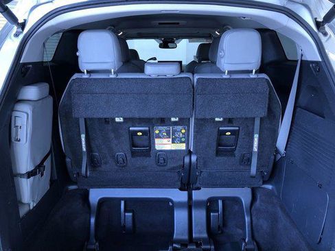 Certified 2025 Toyota Sienna XLE FWD image 34