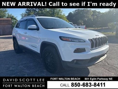 Used 2018 Jeep Cherokee Latitude Plus w/ Comfort/Convenience Group image 1