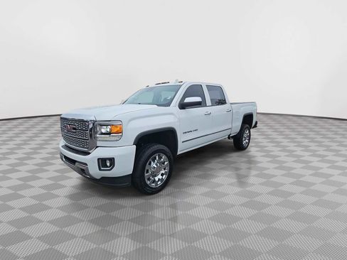 Used 2019 GMC Sierra 2500 Denali w/ Suspension Package, Off-Road AWD/4WD image 7