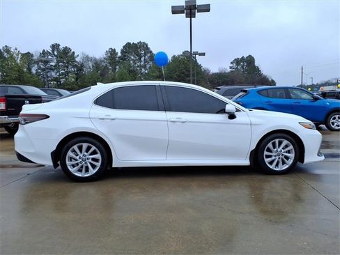 Used 2023 Toyota Camry LE image 2