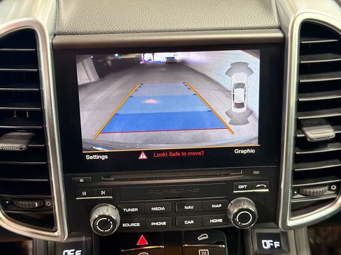 Used 2018 Porsche Cayenne image 33