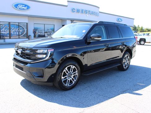 Used 2025 Ford Expedition Active AWD/4WD image 2