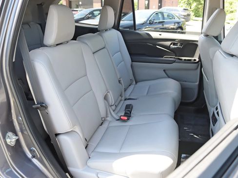 Used 2017 Honda Pilot Touring image 31