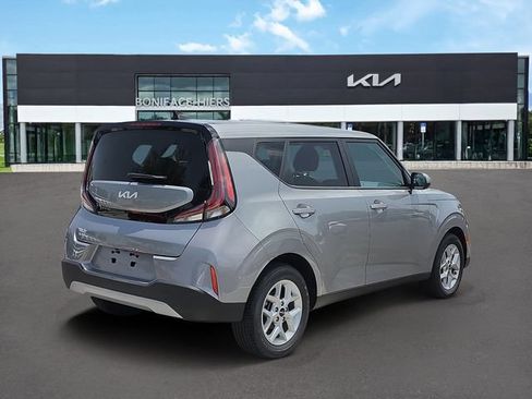 Certified 2025 Kia Soul LX w/ LX Technology Package FWD image 4