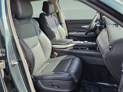 Used 2023 Genesis GV70 2.5T w/ Select Package image 17