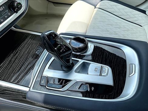Used 2022 BMW 750i xDrive w/ Luxury Rear Seating Package AWD/4WD image 16