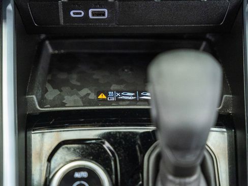 Used 2025 Chevrolet Colorado Trail Boss AWD/4WD image 28