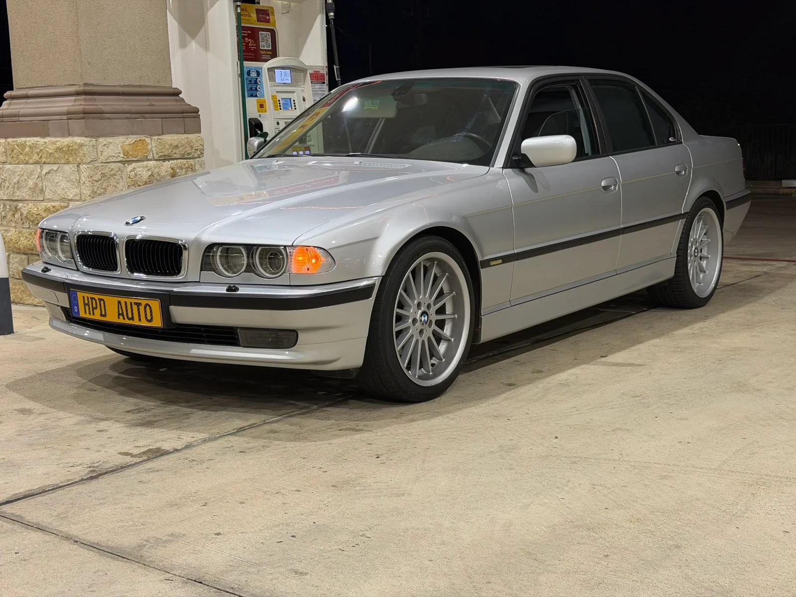 Used 2001 BMW 740i RWD image 23