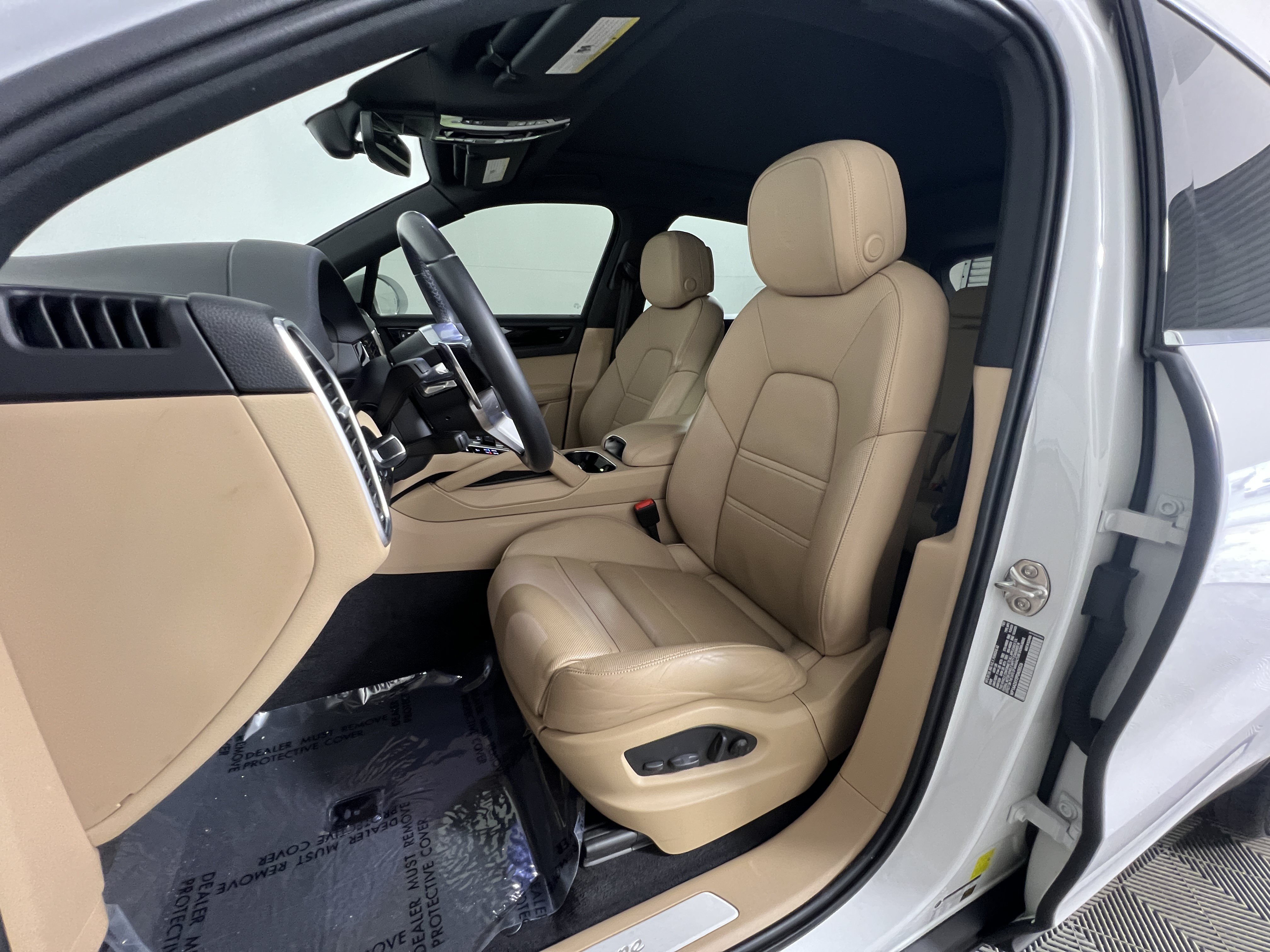 Certified 2023 Porsche Cayenne AWD/4WD image 5