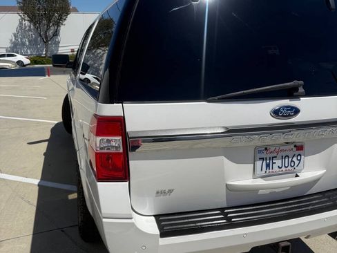 Used 2015 Ford Expedition EL XLT w/ Equipment Group 202A AWD/4WD image 12