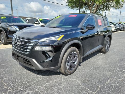 Certified 2026 Nissan Rogue SV FWD image 3