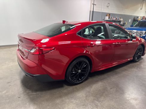 Used 2025 Toyota Camry SE FWD image 3