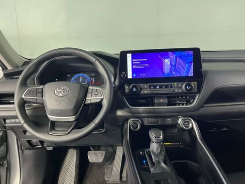 Used 2025 Toyota Grand Highlander XLE image 13