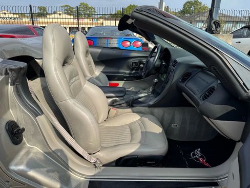 Used 2000 Chevrolet Corvette Convertible w/ Memory Pkg image 21