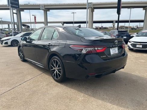 Used 2021 Toyota Camry SE image 6