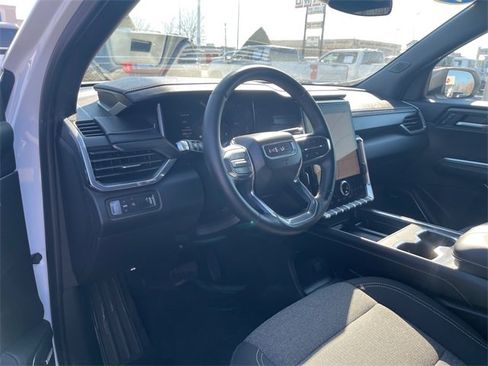 Used 2025 GMC Acadia Elevation image 7